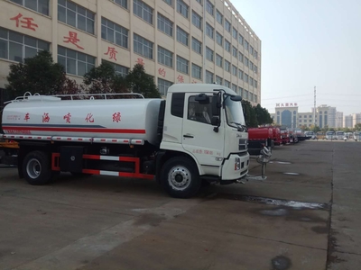 東風(fēng)天錦多功能灑水車 城市綠化與道路清潔的得力干將